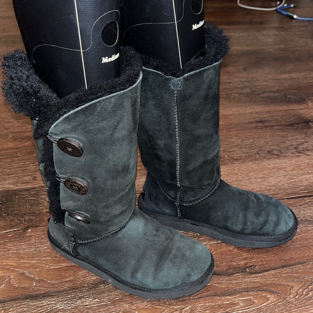 Ugg Bailey Button 3 Button Black Boots Euc Size 7 - image 1